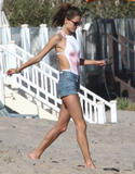 th_46112_celebrity_paradise.com_TheElder_AlessandraAmbrosio2011_05_29_ontheBeachinMalibu68_122_200lo.jpg