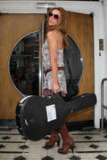 th_746369536_UnaHealy_ArrivingattheMaidaValestudiosinLondon_June212011_By_oTTo18_122_24lo.jpg