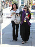 th_89712_celebrity_paradise.com_TheElder_JenniferLoveHewitt2011_03_28_atUrthCafeinWestHollywood10_122_340lo.jpg