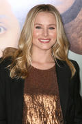 th_93818_kristen_bell_get_him_to_the_greek_22_122_36lo.jpg