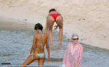 th_41477_801421adriana_lima_bikini_pictures_13_122_425lo.jpg