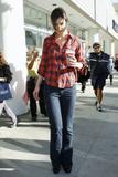 th_37642_celebrity-paradise.com-The_Elder-Katie_Holmes_2009-12-23_-_out_shopping_in_Beverly_Hills_568_122_427lo.jpg