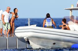 th_979001971_RihannajetskiinginSaintTropez21.7.2012_139_122_514lo.jpg