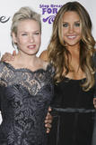 http://img28.imagevenue.com/loc691/th_19591_Amanda_Bynes_6_Renee_Zellweger_2008-09-24_-_Living_Proof_premiere_522_122_691lo.jpg