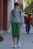 Stacy Keibler in green sweat pants