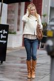 th_92745_celeb-city.eu-Kate_Hudson-enjoying_a_nice_day_in_Santa_Monica_224_122_797lo.jpg