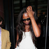 th_48806_Naomi_Campbell_leaving_Cipriani_restaurant_in_Mayfair_17_122_830lo.jpg