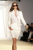 th_24465_md-fashionledge.com-ss07-rtw-newyork-w-temperley-003-78vn4byi_122_843lo.jpg