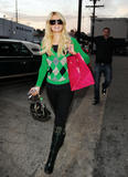 Paris Hilton - Страница 5 Th_30140_celebrity-paradise.com-The_Elder-Paris_Hilton_2009-12-09_-_shopping_in_West_Hollywood_5200_122_85lo