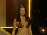 Adriana Lima+Karolina Kurkova+Carmen Kass runway clip