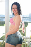 Amber L y34su495vc