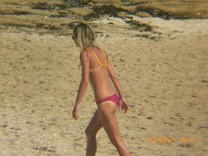 Spying Women On The Beach-71mklbfijb.jpg