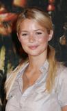 http://img28.imagevenue.com/loc920/th_79337_Virginie_Efira_00002_122_920lo.JPG